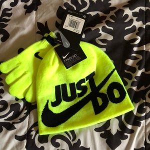 Kids Nike Hat & Gloves